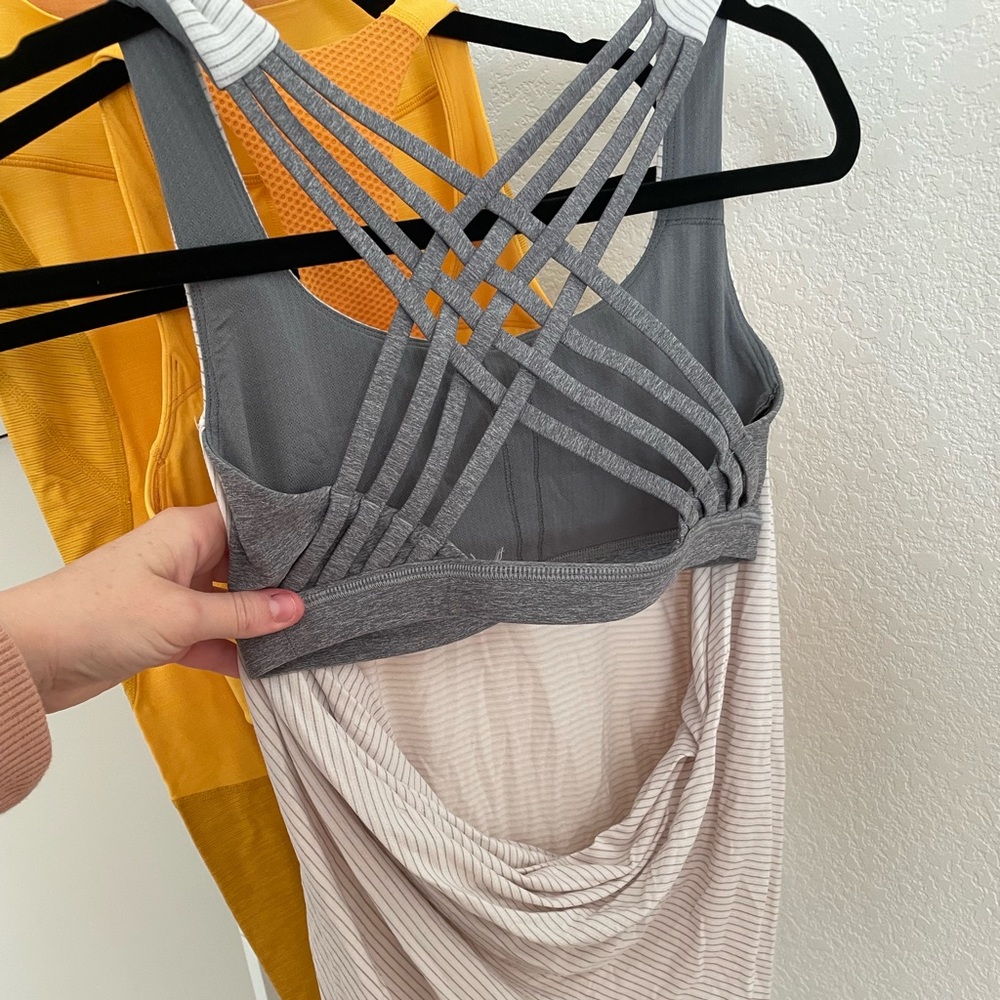 LIGHT PINK 2 in 1 Lululemon Tank Top w/ built in bra 🤍💕 size 6 (S/M)